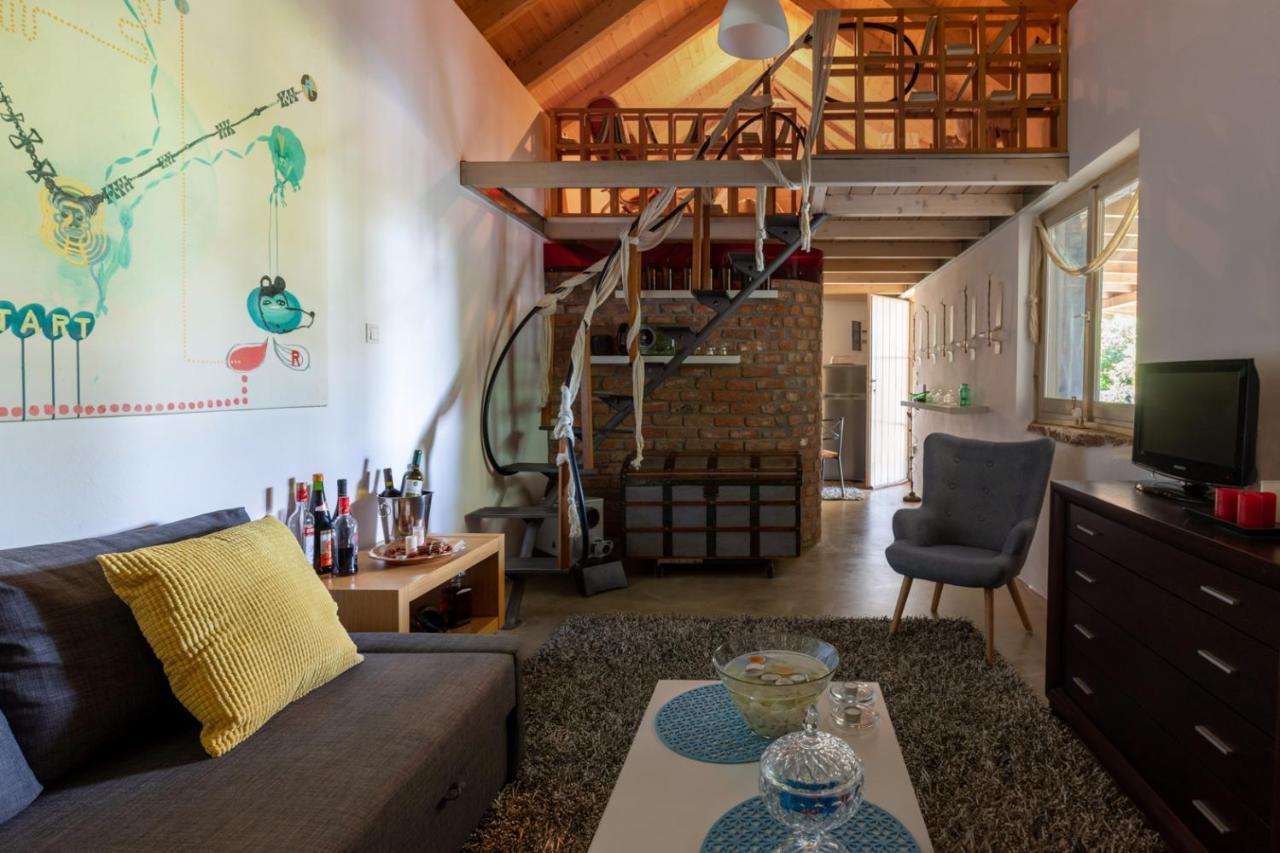Sinanis Garden House *
